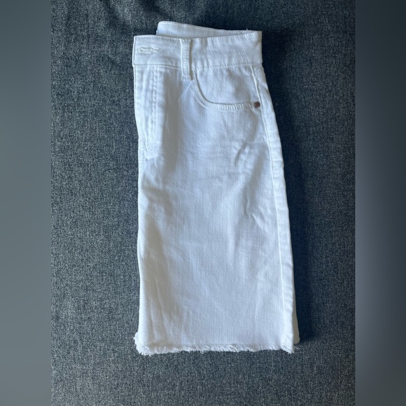 WHITE MEDIUM LENGTH JEAN SKIRT SIZE 6 - Picture 5 of 5